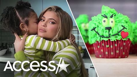 kylie cupcake|Kylie Jenner: Grinch Cupcakes with Stormi .